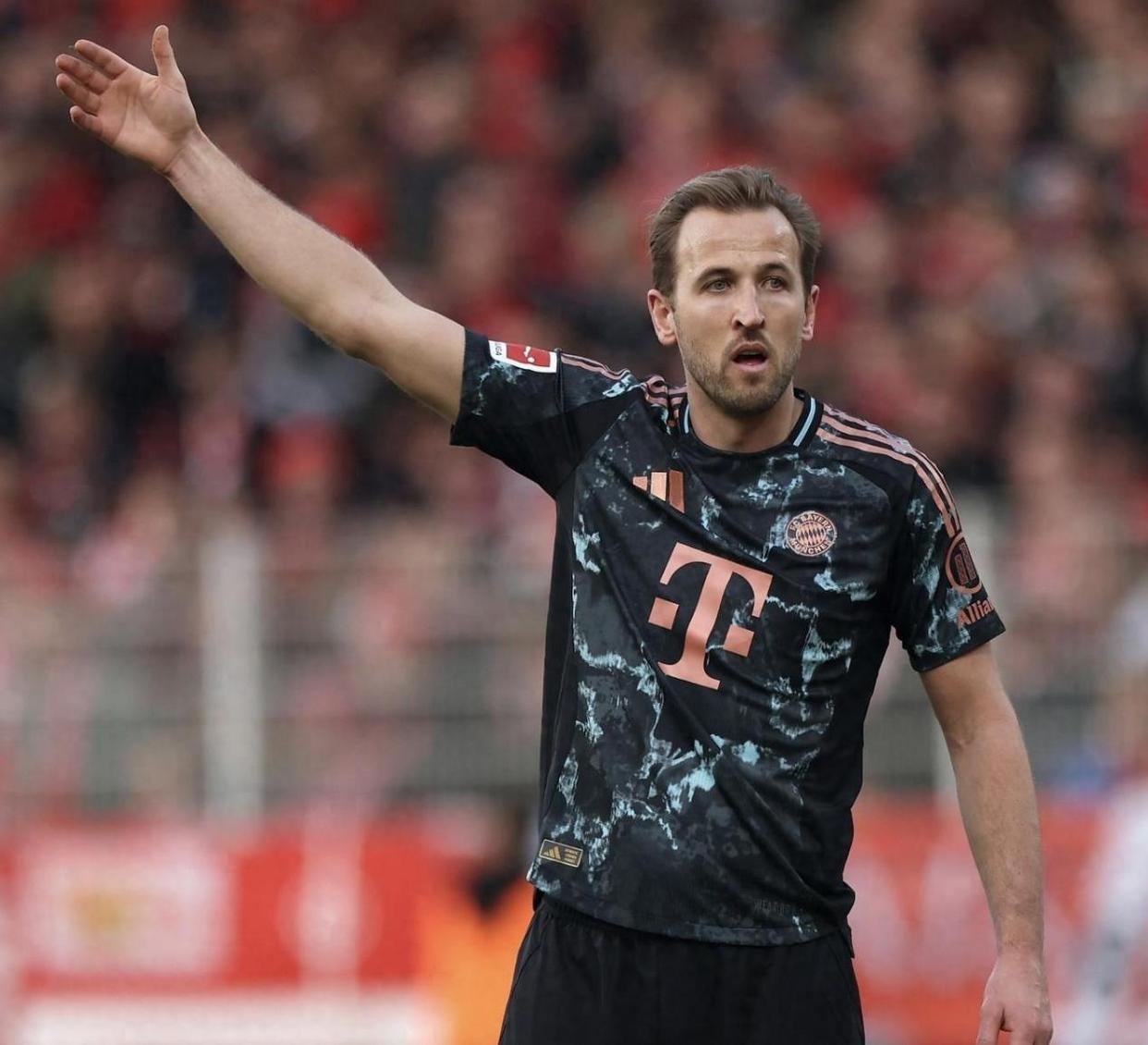 华体会体育-巴黎圣日耳曼轻取曼城，范戴克扑点救主意甲的简单介绍  第2张